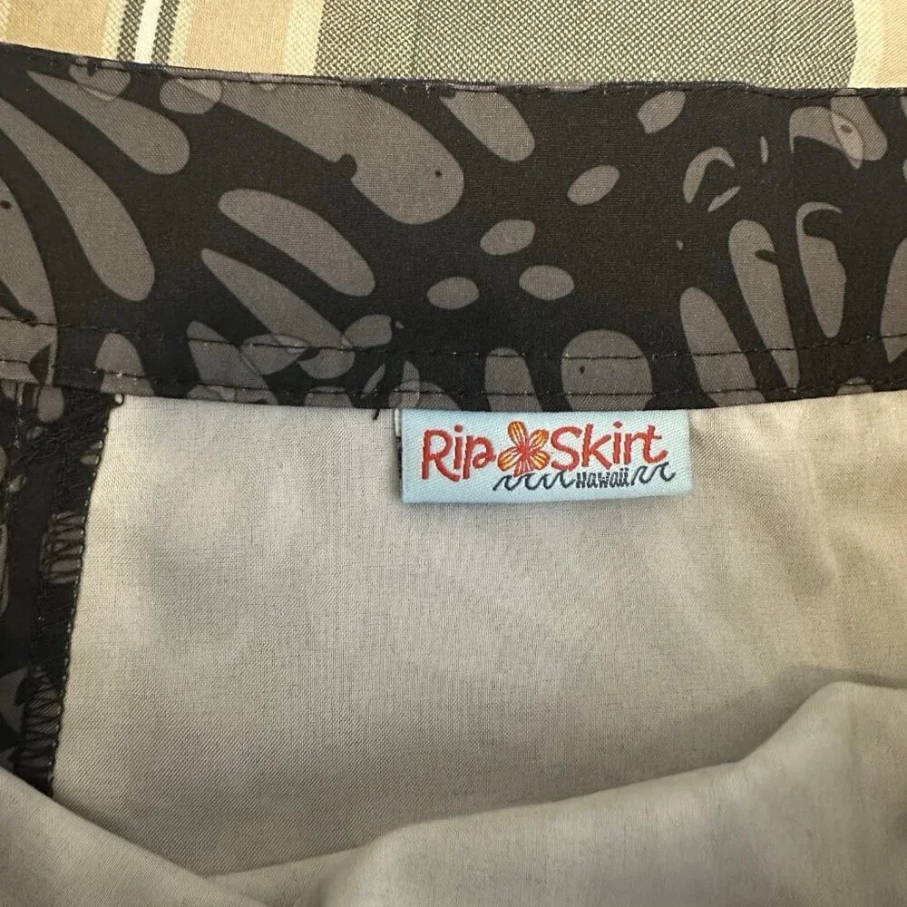 Rip‎ Skirt Womens M Gray Black Floral Wrap Adjustable Hawaiian Adjustable Swim